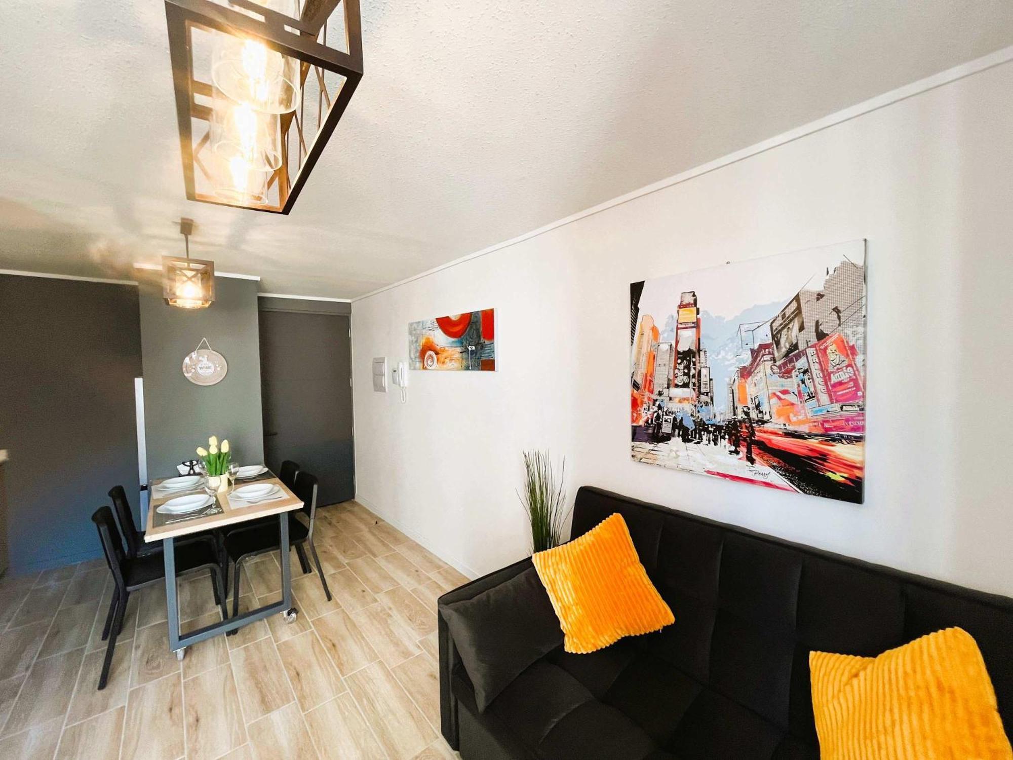 Hom I Amplio Y Comodo Depto Con Terraza Santiago